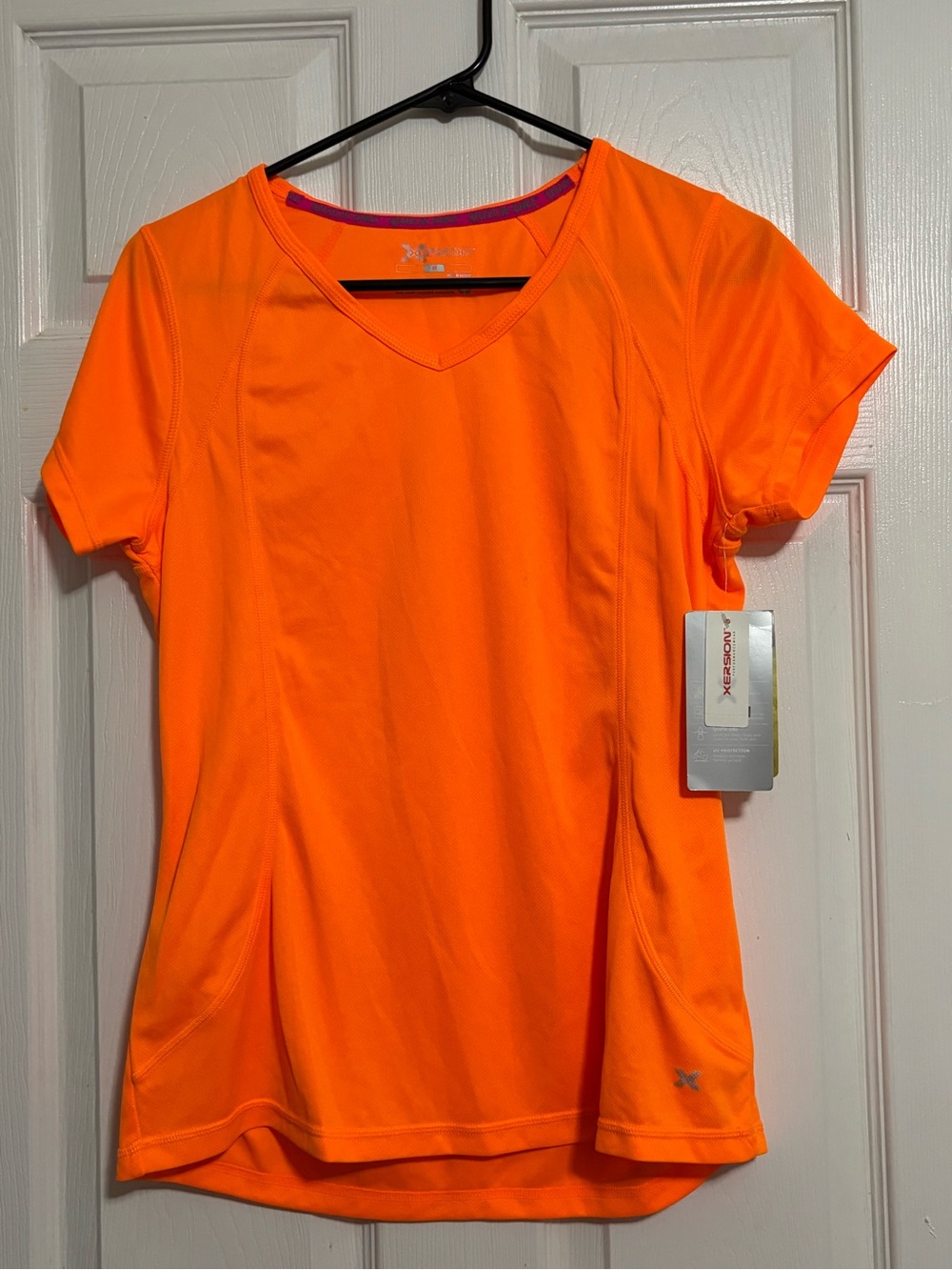 Xersion Neon Orange Short Sleeve V-Neck Active Tee Sz M NWT